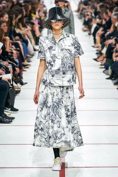 Look 60